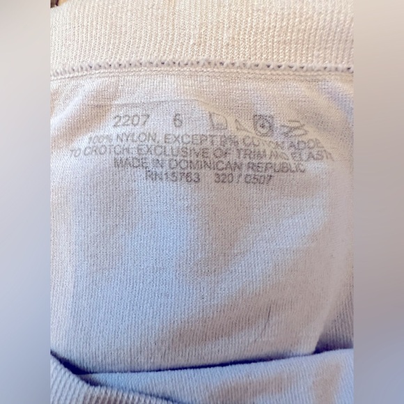 🛍️ Size 6 100% Nylon stretch a lot  light blue and pink. Never worn too  small. - Picture 4 of 5